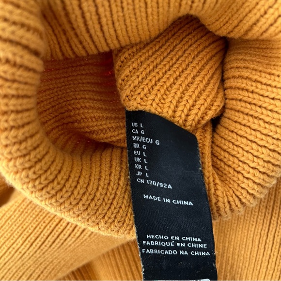 Disney x Forever 21 Mickey Mouse Turtleneck Sweater - Picture 3 of 7